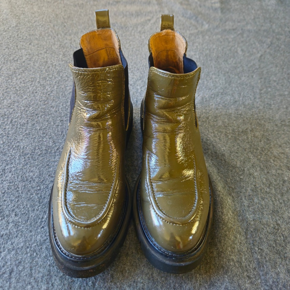 Sofft Samira Waterproof Taupe Patent Leather Chelsea Lug Sole Boots Size 8.5M